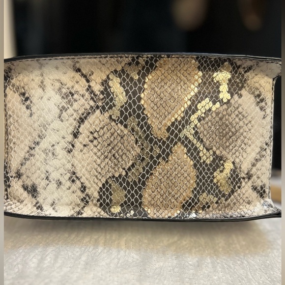 🖤🖤NWT-STEVE MADDEN STUNNING METALLIC BEVELYN SNAKE SATCHEL🖤🖤 - Picture 9 of 14